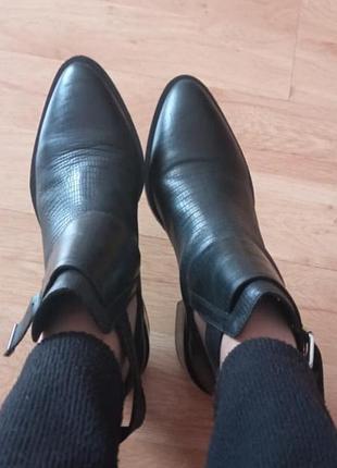 Чобітки. ботинки.