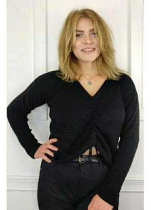 В'язаний чорний джемпер з регулюємим передом