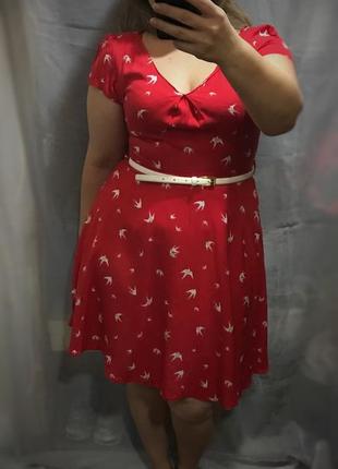 Червоне плаття, під відріз, в ласточках.1 фото