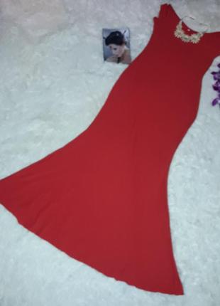 Розкішна сукня червоного кольору фасон рибка розмір л.