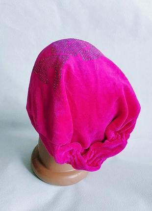 Велюрова оксамитова шапочка тоненька, на осінь-весну, барбі колір фуксія, спереду зі стразами4 фото