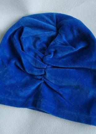 Шапка тонкая велюровая, бархатная голубая, спереди со стразами5 фото