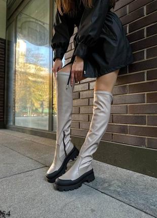 Стильні натуральні жіночі високі чоботи бежевого кольору, трендові демісезонні шкіряні ботфорти6 фото