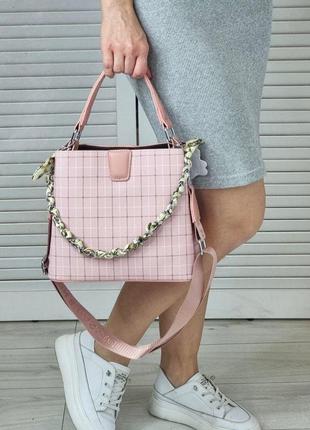 Небольшая женская сумка на три отделения с широким ремнем светло розовая пудровая5 фото