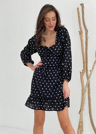 Женское черное платье сердечко