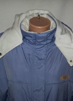Женская демисезонная куртка утепленная тонким синтипоном со съемным капюшоном bluetale l-ка2 фото