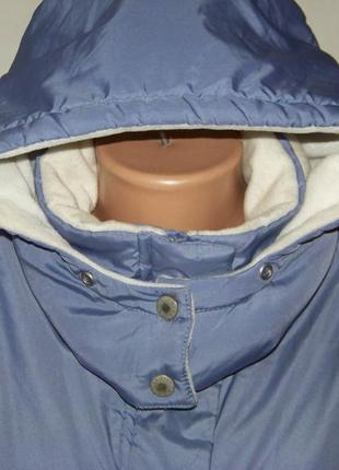 Женская демисезонная куртка утепленная тонким синтипоном со съемным капюшоном bluetale l-ка5 фото