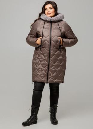 Женская качественная зимняя теплая куртка пуховик больших размеров в цвете мокко