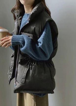 Универсальная жилетка цвета: черный, кофе, джинс, белый, барби, бежевый3 фото