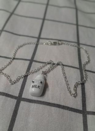 Кулончик в виде баночки с бегающими глазками