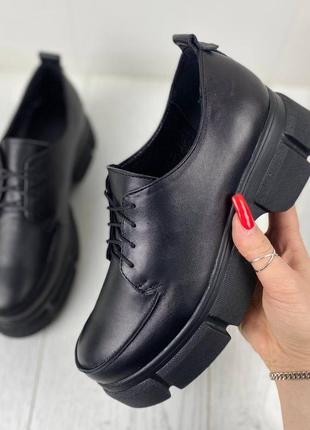 Чорні туфлі оксфорди шкіряніна платформі класичні