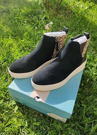 Жіночі сапожки  38 розмір.toms