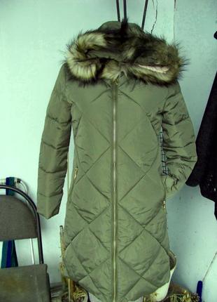 Распродажа удлиненная куртка прямого кроя с мехом на капюшоне оливково-зеленая мl4 фото
