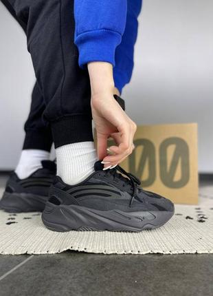 Женские кроссовки adidas yeezy 700 v2 vanta black2 фото