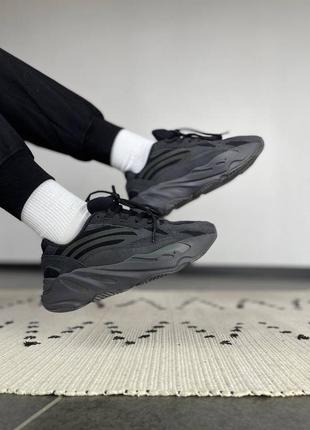 Женские кроссовки adidas yeezy 700 v2 vanta black4 фото