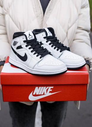 Женские кроссовки nike air jordan 1 white black 36-37-38-401 фото