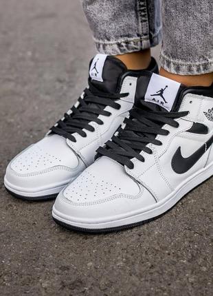 Женские кроссовки nike air jordan 1 white black 36-37-38-404 фото