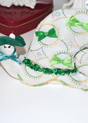 Біла равлик із зеленим капелюхом фіона2 фото