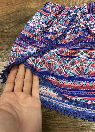 Соковиті шорти з бубонами 7