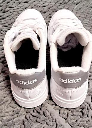 Кроссовки adidas 36размер. стелька 23см