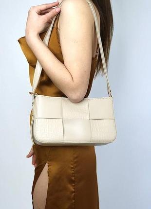 Жіноча бежева сумка на плече з якісної екошкіри маленького розміру5 фото