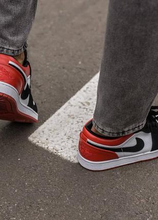 Женские кроссовки nike air jordan 1 low black red white 37-414 фото