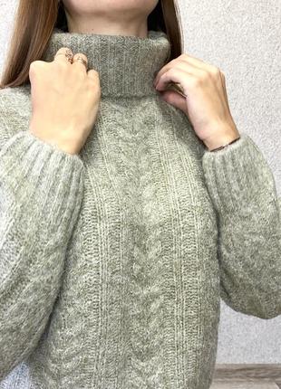 Теплий светр під горло