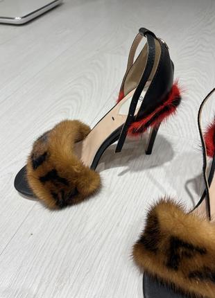 Босоножки fendi с норкой