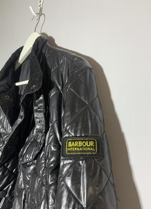 Лаковая куртка от известного бренда barbour8 фото