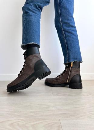 Coach alistair lace-up lug sole combat booties жіночі брендові черевики ботінки оригінал майкл корс мішель на подарунок дружині подарунок дівчині3 фото