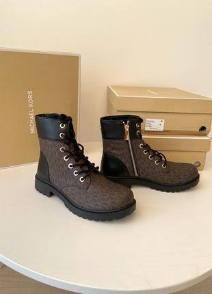 Coach alistair lace-up lug sole combat booties жіночі брендові черевики ботінки оригінал майкл корс мішель на подарунок дружині подарунок дівчині5 фото