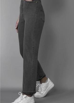 Крутезні mom jeans levi's ❤️ • оригінал • ідеальний крій красивий, сірий колір  • розмір - s ( пот - 35 ) • тягнуться