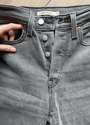 Крутезні mom jeans levi's ❤️ • оригінал • ідеальний крій красивий, сірий колір  • розмір - s ( пот - 35 ) • тягнуться7 фото