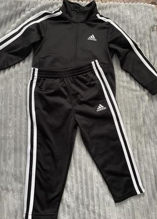 Спортивный костюм adidas