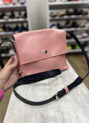 Шкіряна рожева сумочка