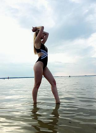 Модний черний купальник