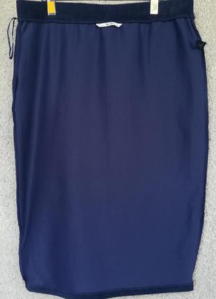 Вельветовая юбка карандаш с накладными карманами спереди с разрезом4 фото