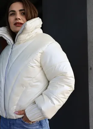 Стильная короткая теплая молочная куртка2 фото