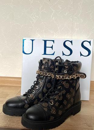 Оригінальні черевики guess в ідеальному стані