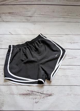 Спортивные шорты от nike