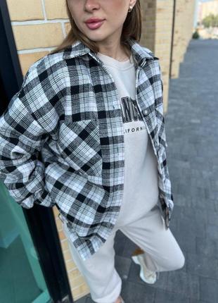 Тепла осіння сорочка біла з чорним