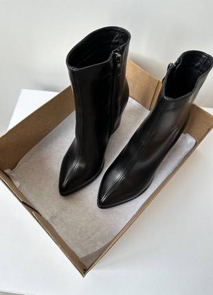 Витончені ботильйони з натуральної шкіри, демі/зима