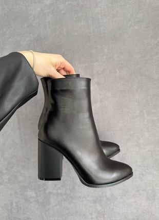 Витончені ботильйони з натуральної шкіри, демі/зима