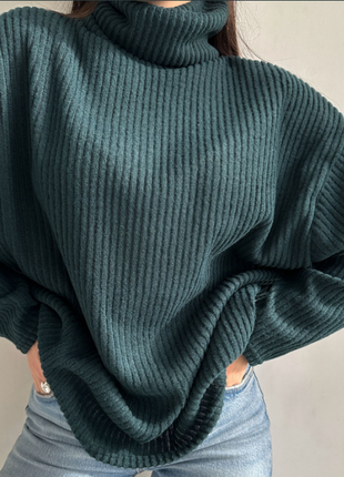 Свободный удлиненный свитер оверсайз с высоким горлом 4 цвета5 фото