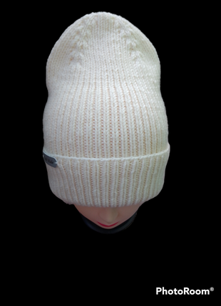 Вязаная шапка. шапка белая. зимняя шапка . шапка бини . шапка с отворотом1 фото