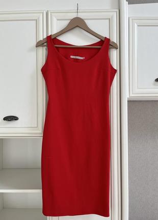 Платье красное облегающее