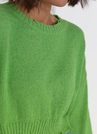 Короткий вязаный джемпер свитер зеленый с длинными рукавами рваный укороченный4 фото