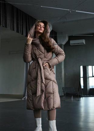 Пуховик жіночий довгий