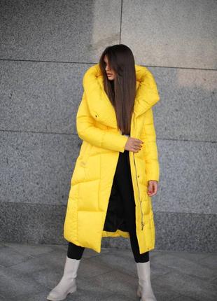 Пуховик жіночий довгий