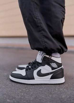 Кросівки nike air jordan 1 retro high black white унісекс